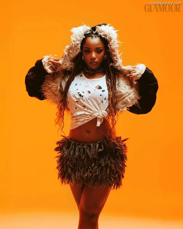 Chloe Bailey photo 2 of 1571