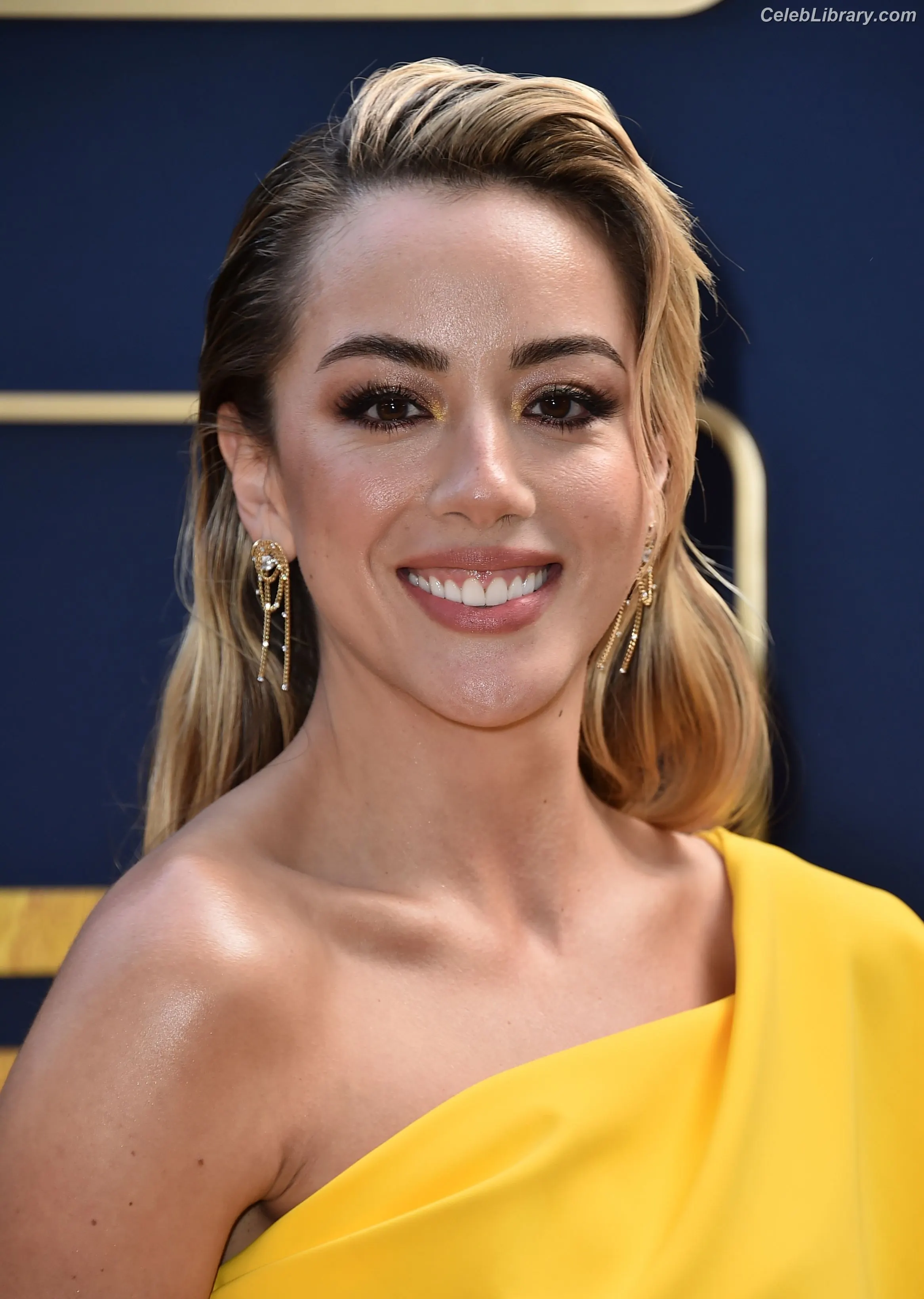 Chloe Bennet photo 1 of 834