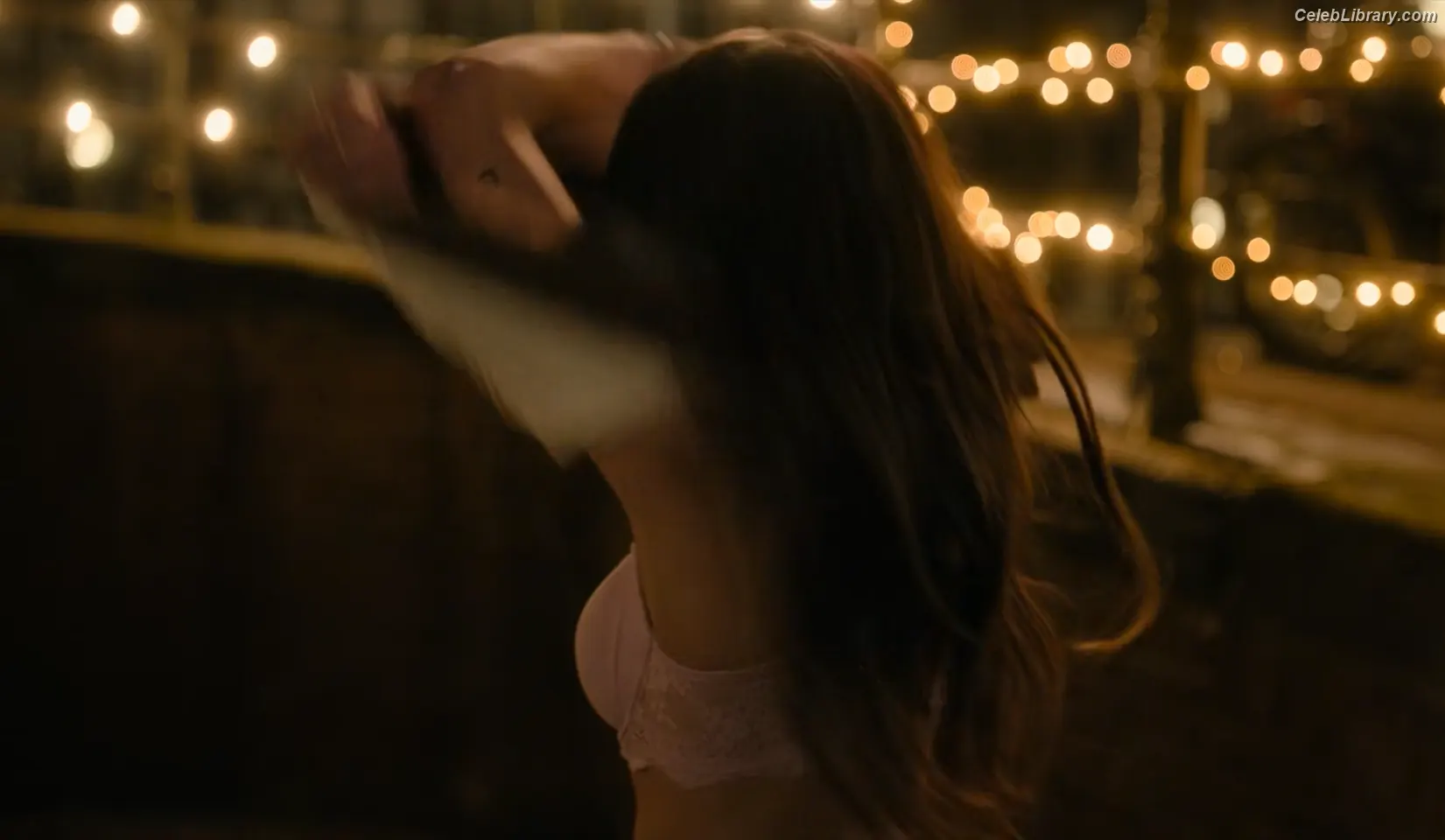 Chloe Bennet photo 14 of 834