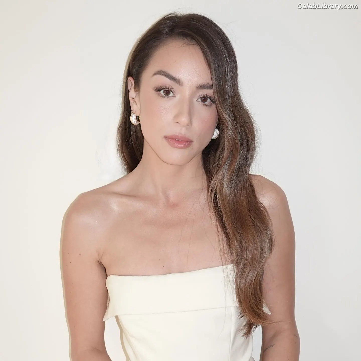 Chloe Bennet photo 16 of 834