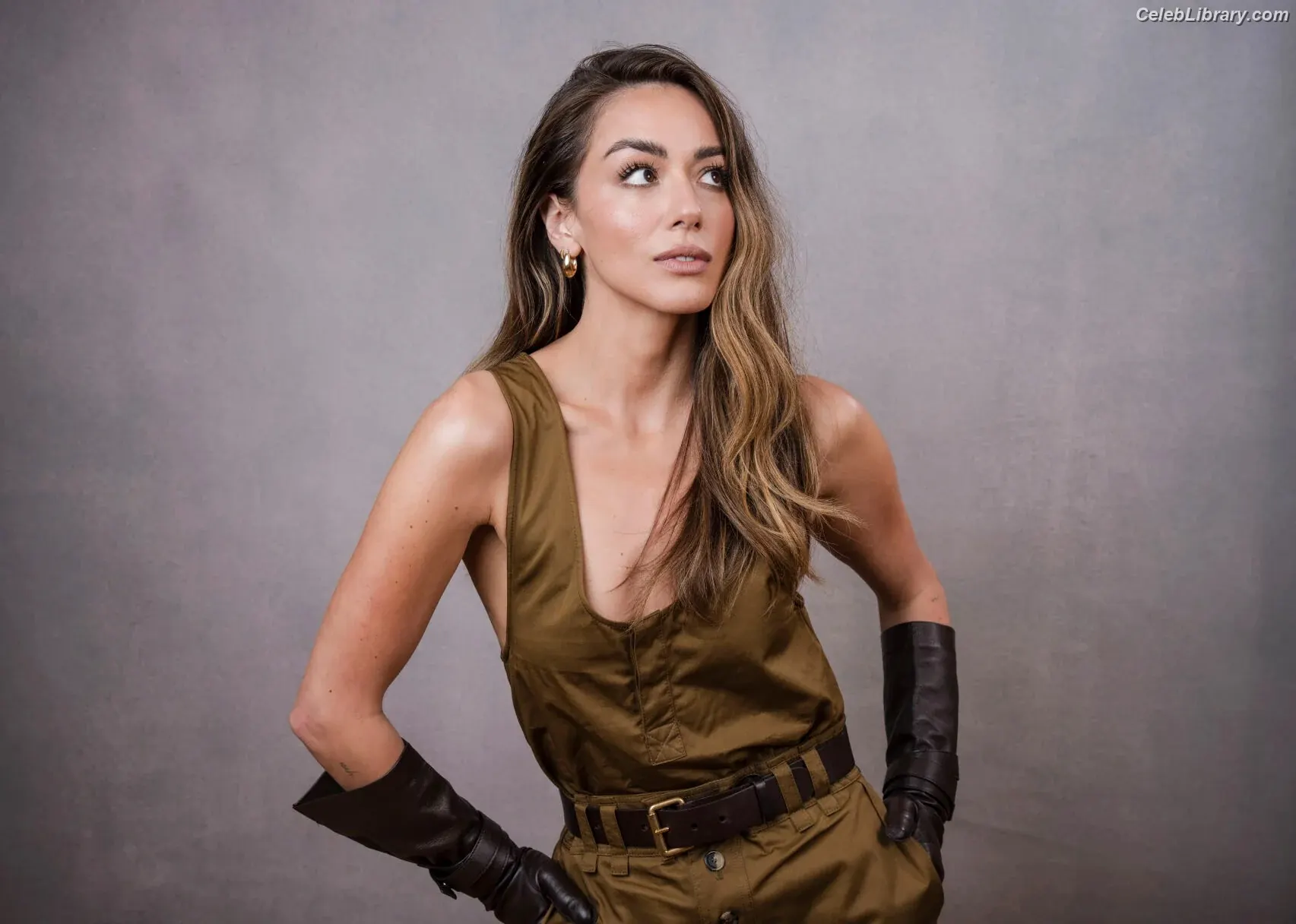 Chloe Bennet photo 23 of 834