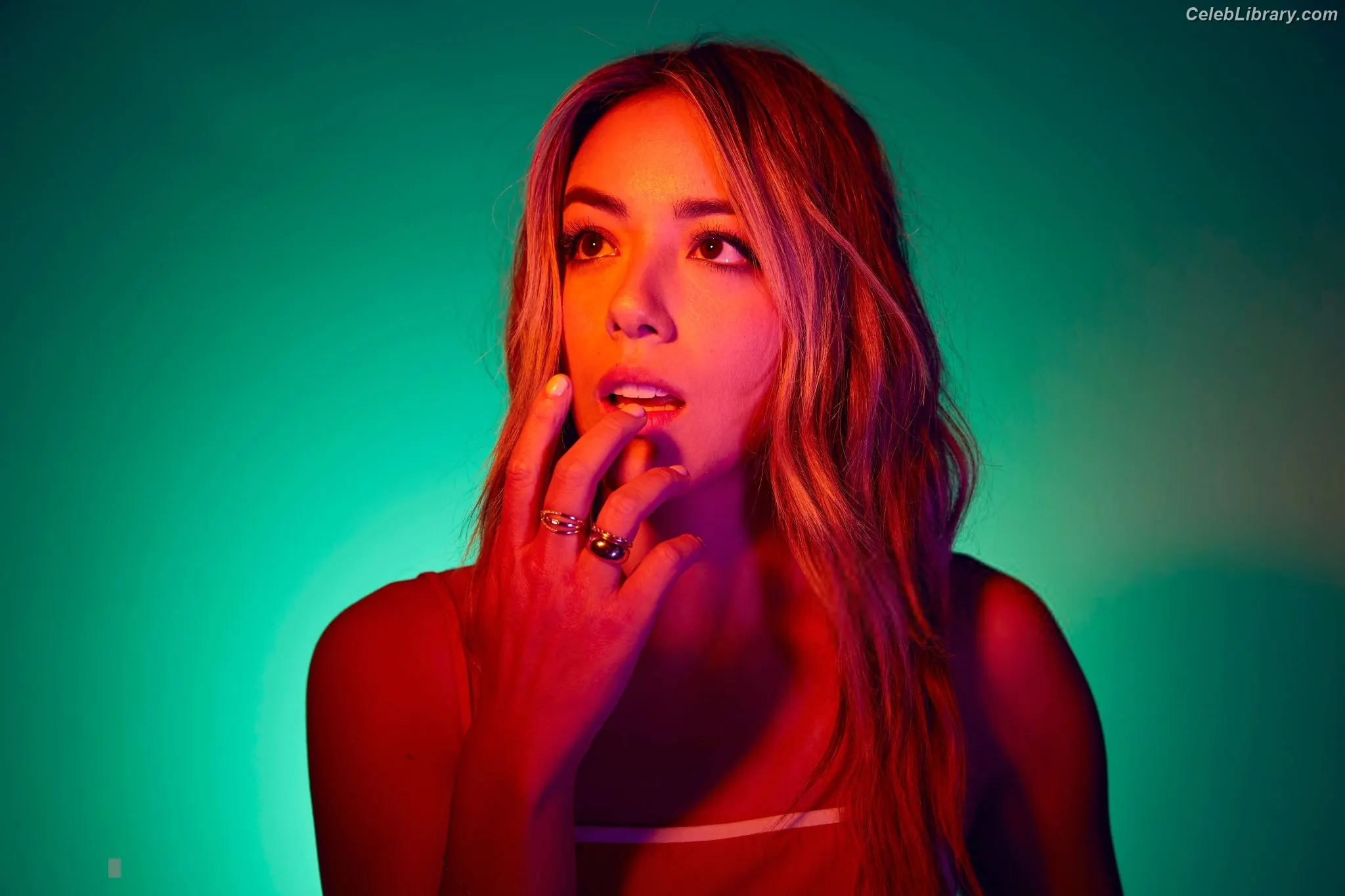 Chloe Bennet photo 24 of 834
