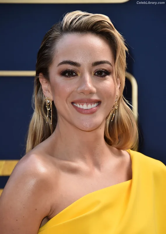Chloe Bennet photo 1 of 841