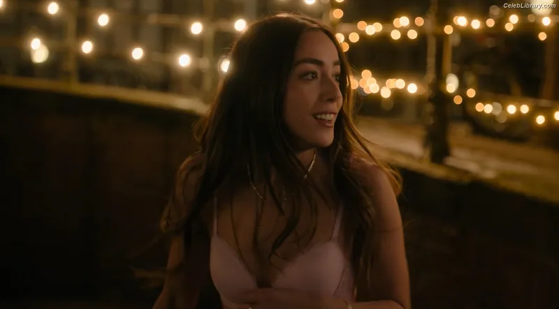 Chloe Bennet photo 17 of 841