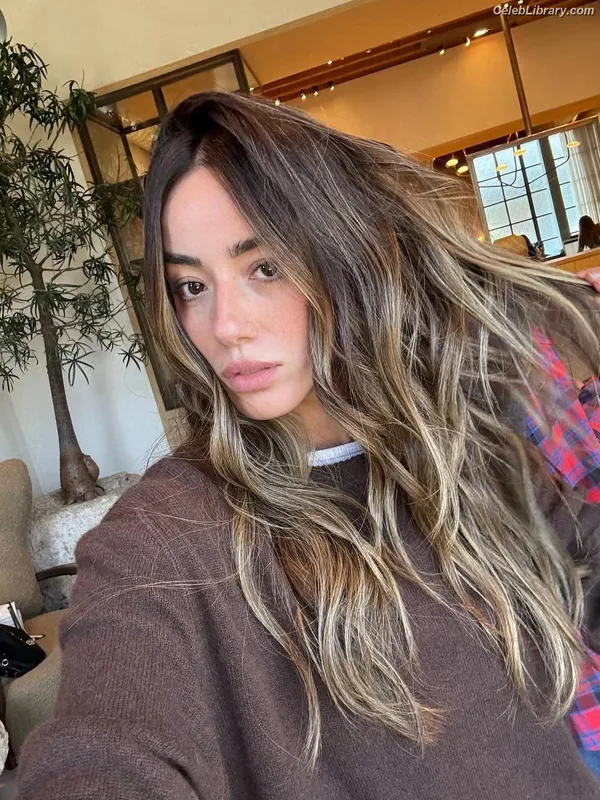 Chloe Bennet photo 23 of 841