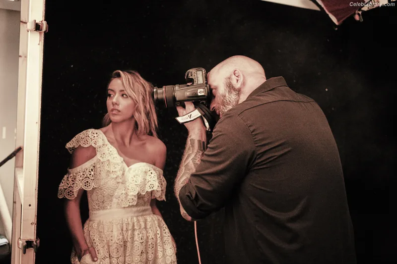 Chloe Bennet photo 6 of 841
