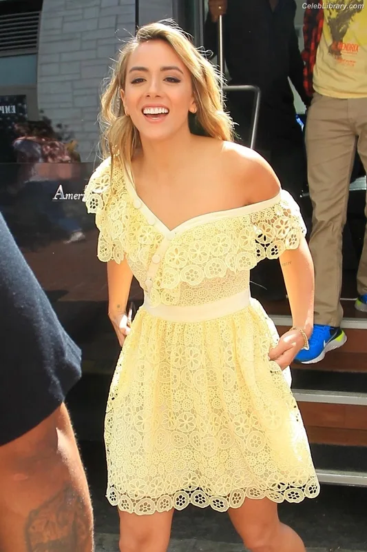 Chloe Bennet photo 16 of 841