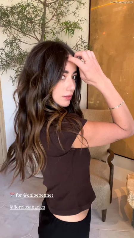 Chloe Bennet photo 2 of 841