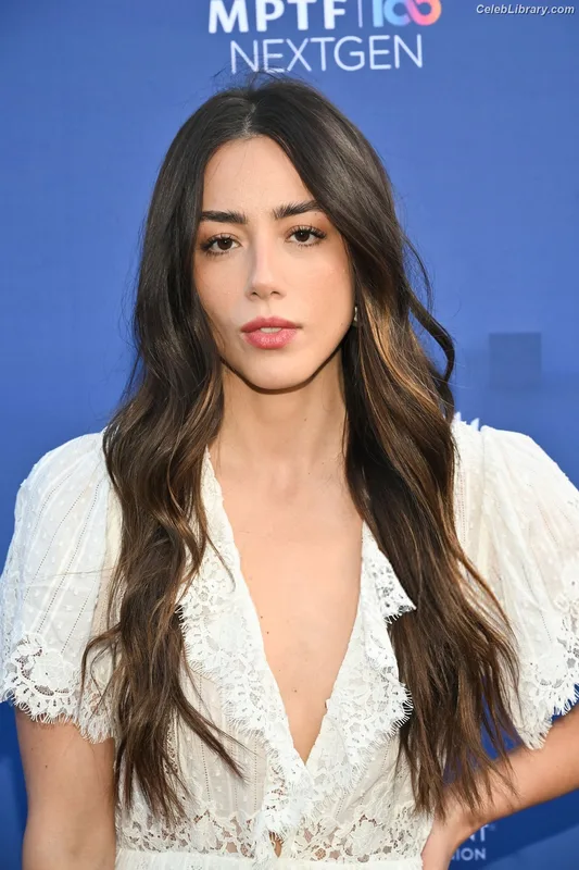 Chloe Bennet photo 4 of 841