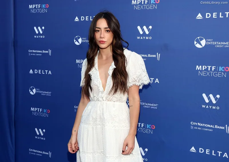 Chloe Bennet photo 7 of 841