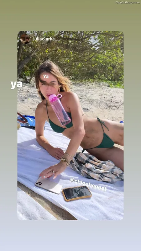 Chloe Bennet photo 12 of 841