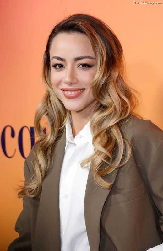 Chloe Bennet photo 18 of 841
