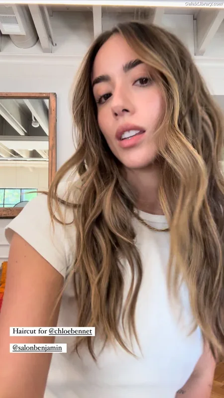 Chloe Bennet photo 7 of 841