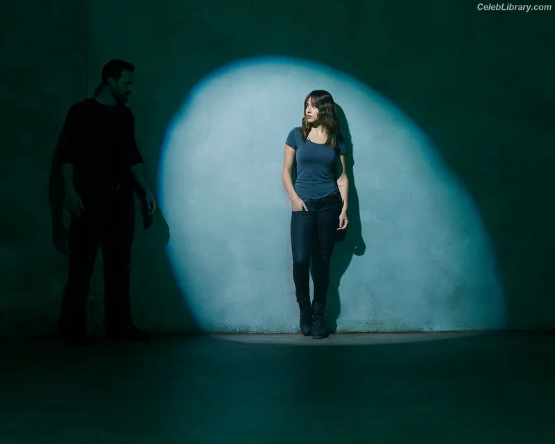 Chloe Bennet photo 9 of 841