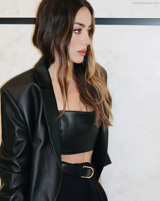 Chloe Bennet photo 11 of 841