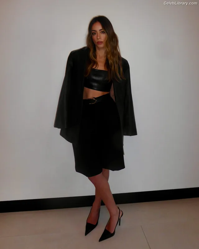 Chloe Bennet photo 15 of 841