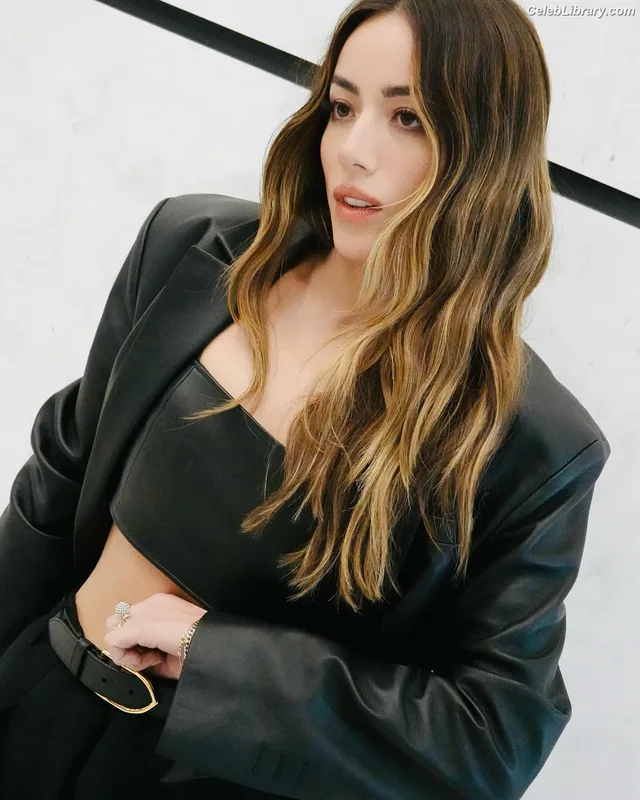 Chloe Bennet photo 17 of 841