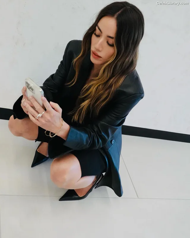 Chloe Bennet photo 18 of 841