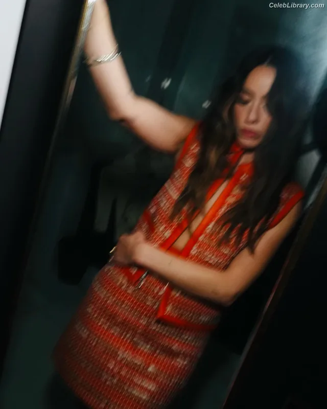 Chloe Bennet photo 21 of 841