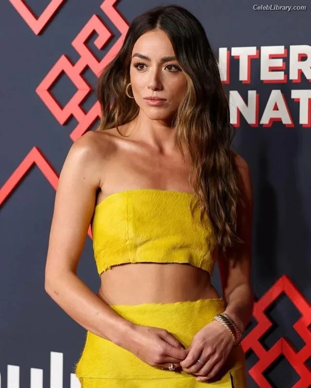 Chloe Bennet photo 22 of 841