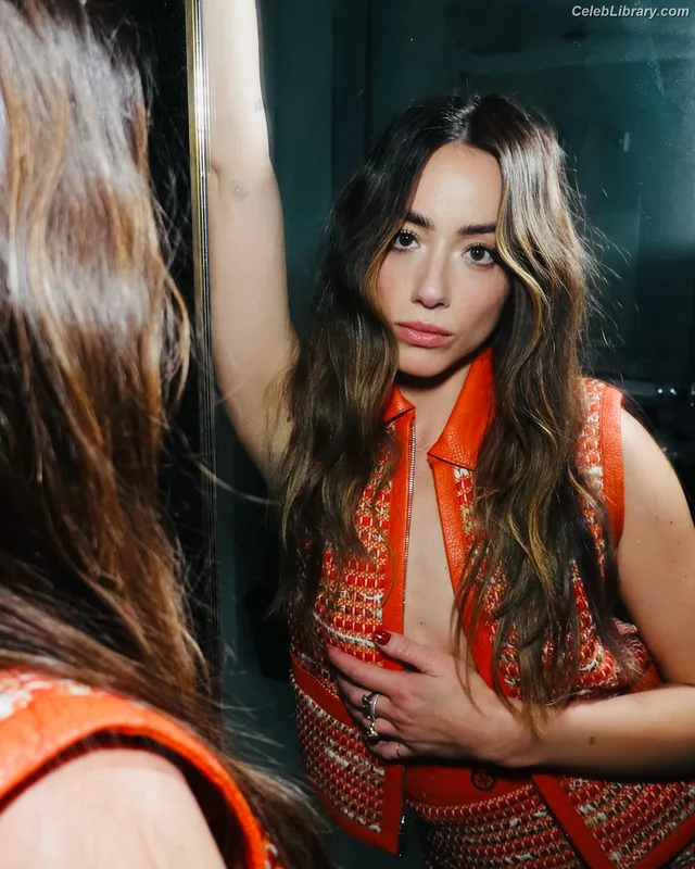 Chloe Bennet photo 24 of 841