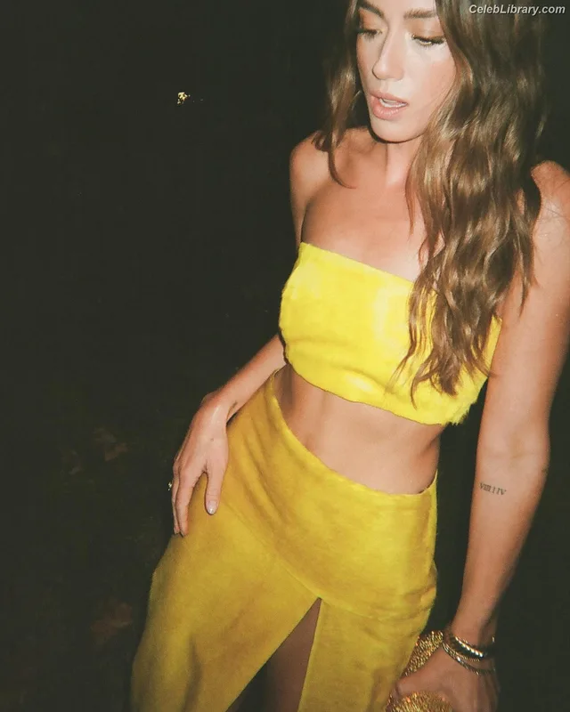 Chloe Bennet photo 6 of 841