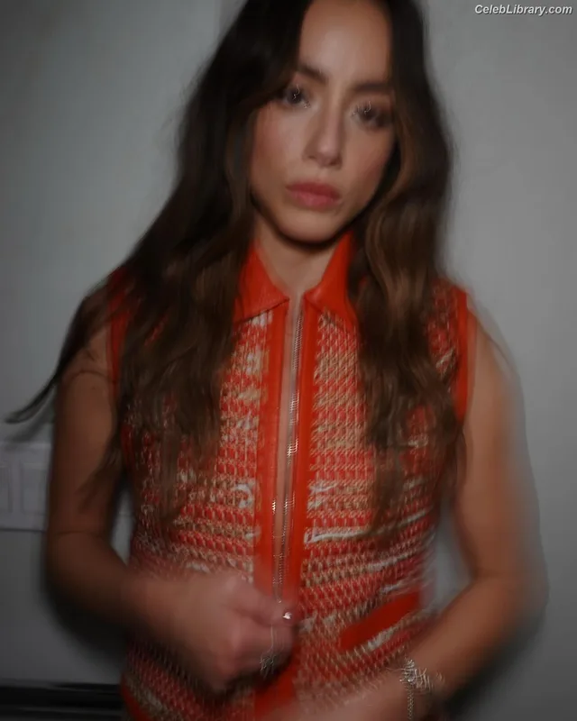 Chloe Bennet photo 7 of 841