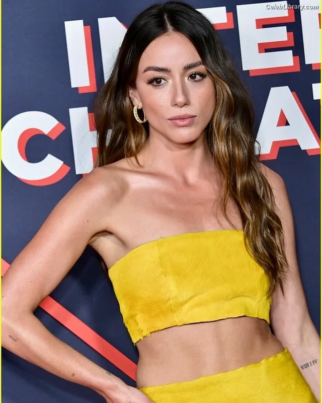 Chloe Bennet photo 15 of 841