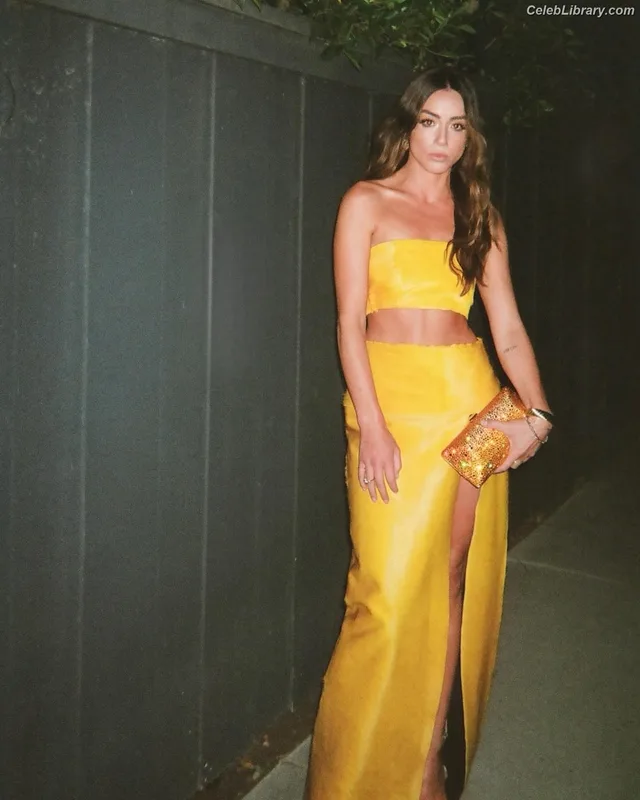 Chloe Bennet photo 19 of 841
