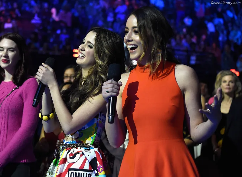 Chloe Bennet photo 17 of 841