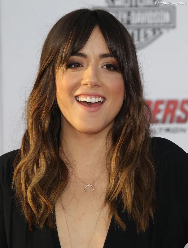 Chloe Bennet photo 14 of 841