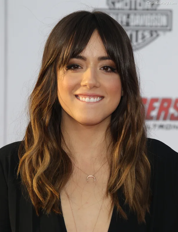 Chloe Bennet photo 15 of 841