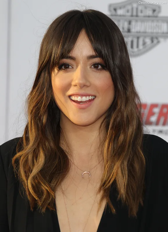 Chloe Bennet photo 16 of 841