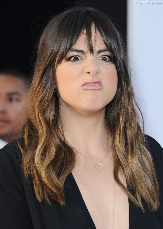 Chloe Bennet photo 2 of 841