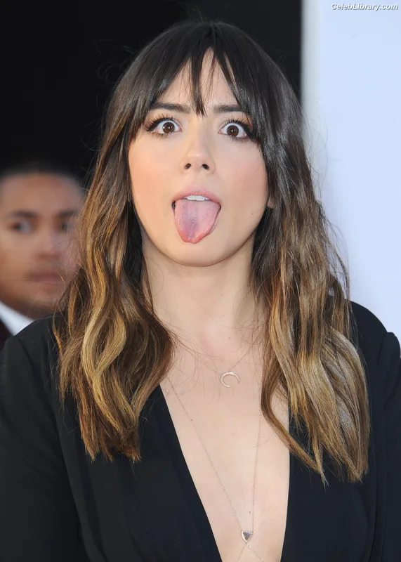 Chloe Bennet photo 15 of 841