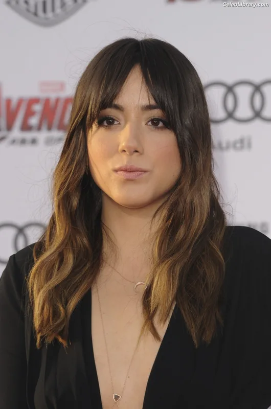 Chloe Bennet photo 19 of 841