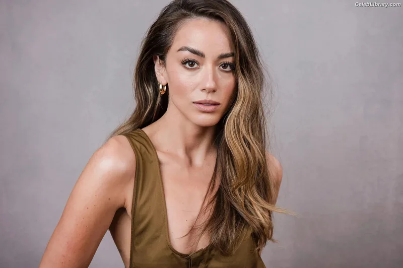 Chloe Bennet photo 3 of 841