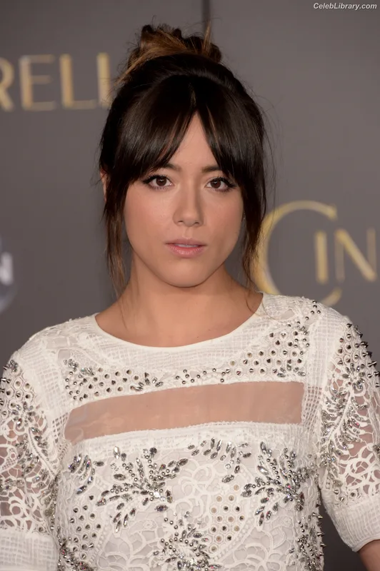Chloe Bennet photo 5 of 841
