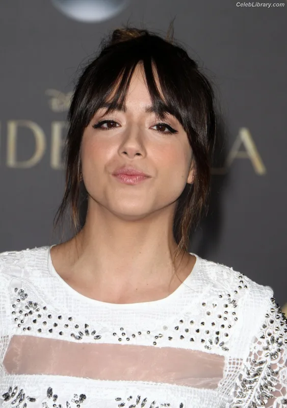 Chloe Bennet photo 6 of 841