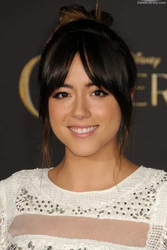 Chloe Bennet photo 17 of 841
