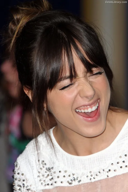 Chloe Bennet photo 21 of 841