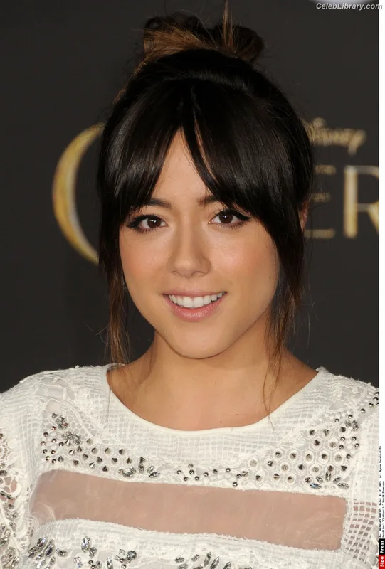 Chloe Bennet photo 5 of 841