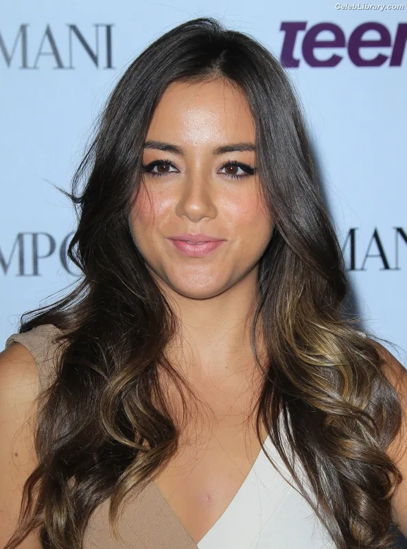 Chloe Bennet photo 23 of 841