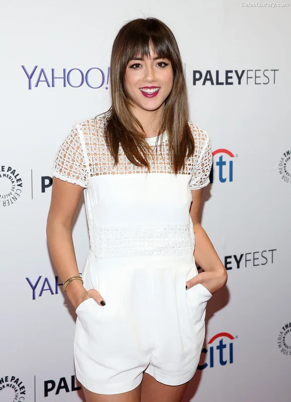 Chloe Bennet photo 22 of 841