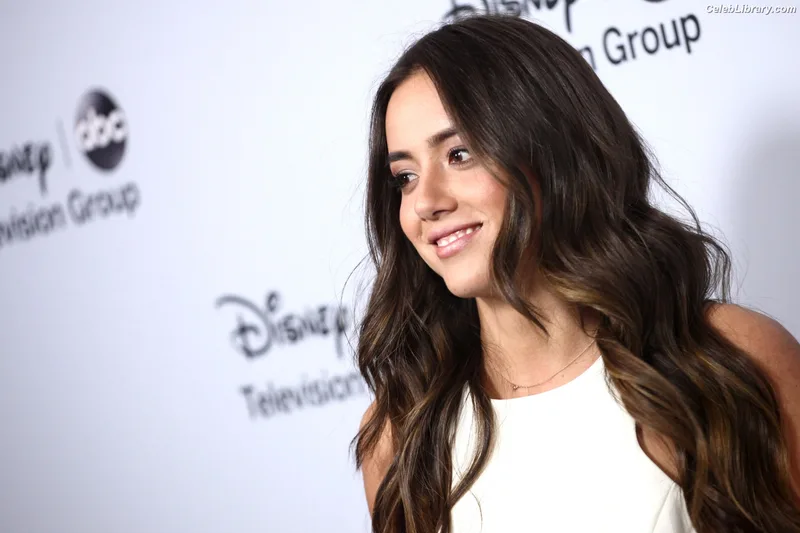 Chloe Bennet photo 23 of 841