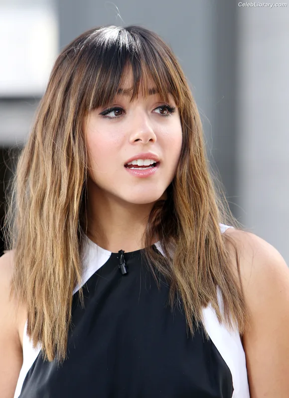 Chloe Bennet photo 2 of 841