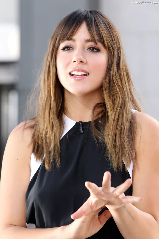 Chloe Bennet photo 4 of 841