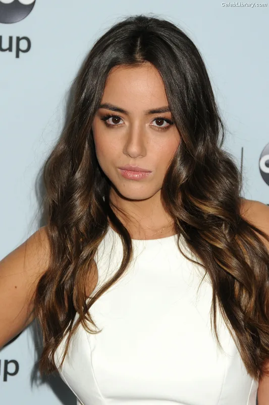 Chloe Bennet photo 7 of 841