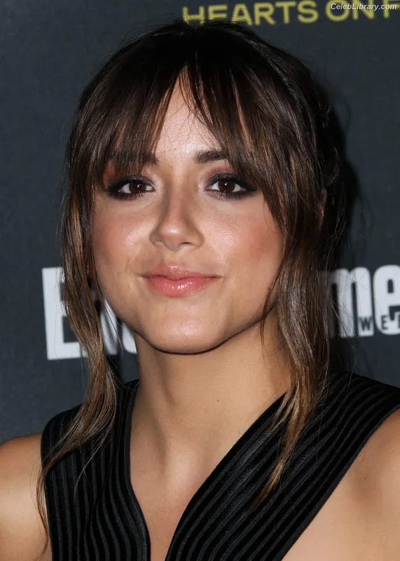Chloe Bennet photo 8 of 841