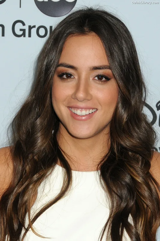 Chloe Bennet photo 19 of 841